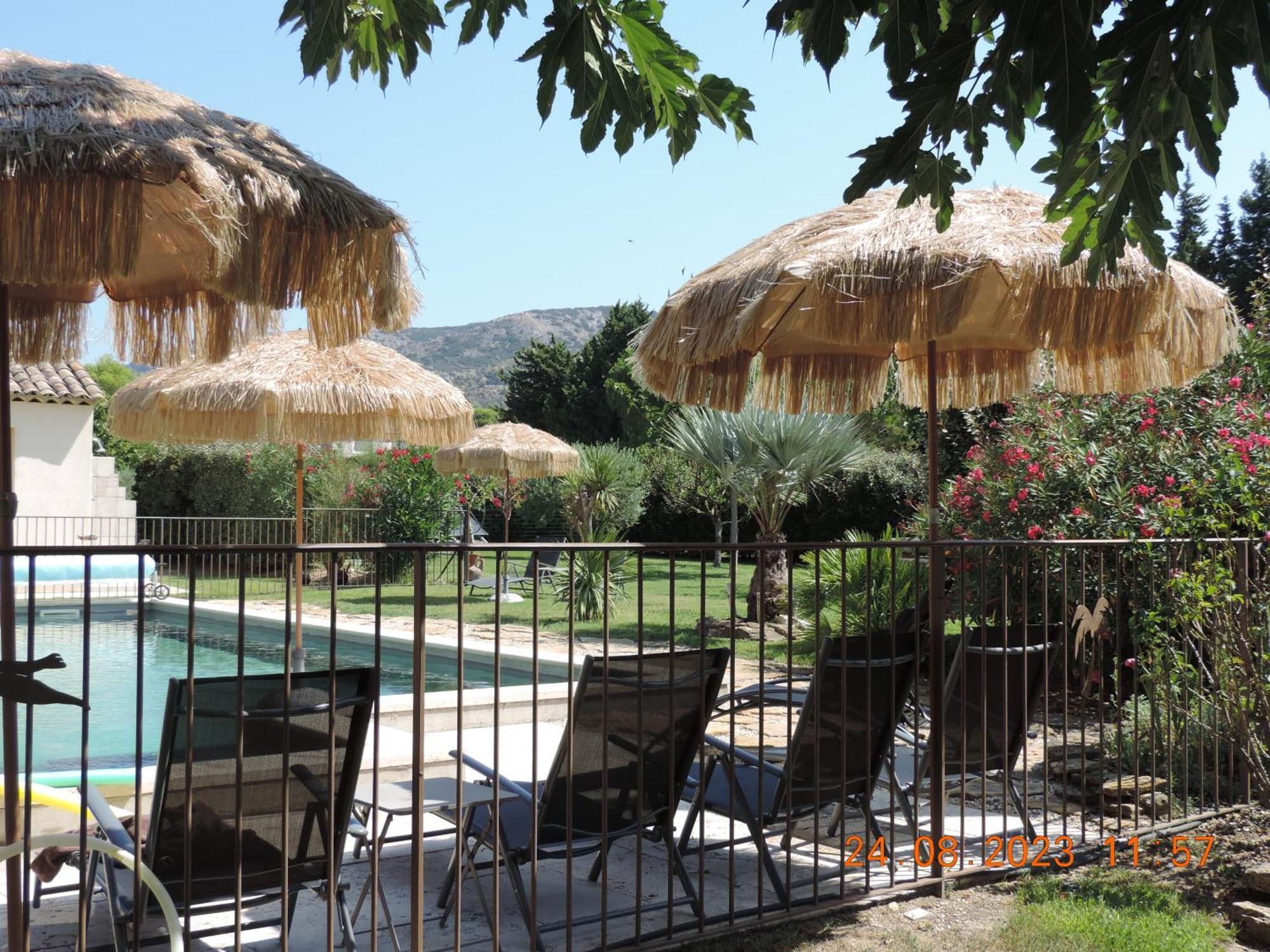 Chambre 2 Pers, Cuisine D'Ete Le Fare Tchanque Parking Gratuit Sur Place Cavaillon Exterior foto